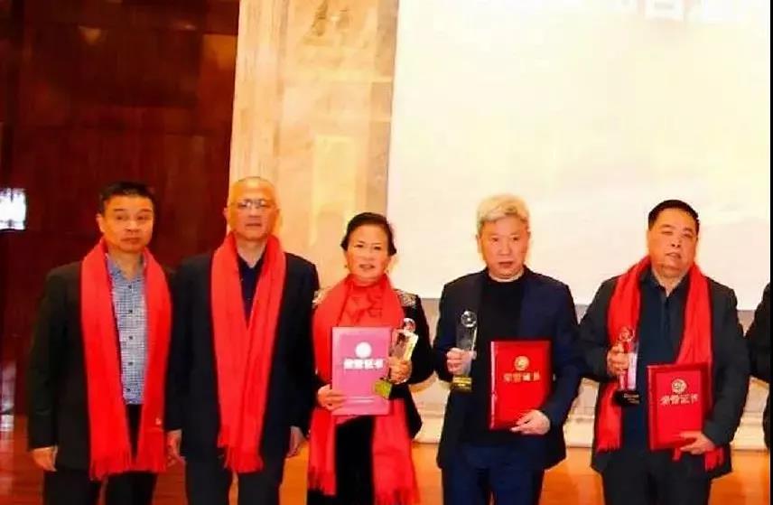 华贵集团总工程师冯小宁获“酒业卓越女性领导者”奖项！(图6)