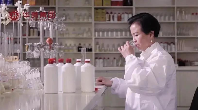 华贵集团总工程师冯小宁获“酒业卓越女性领导者”奖项！(图7)